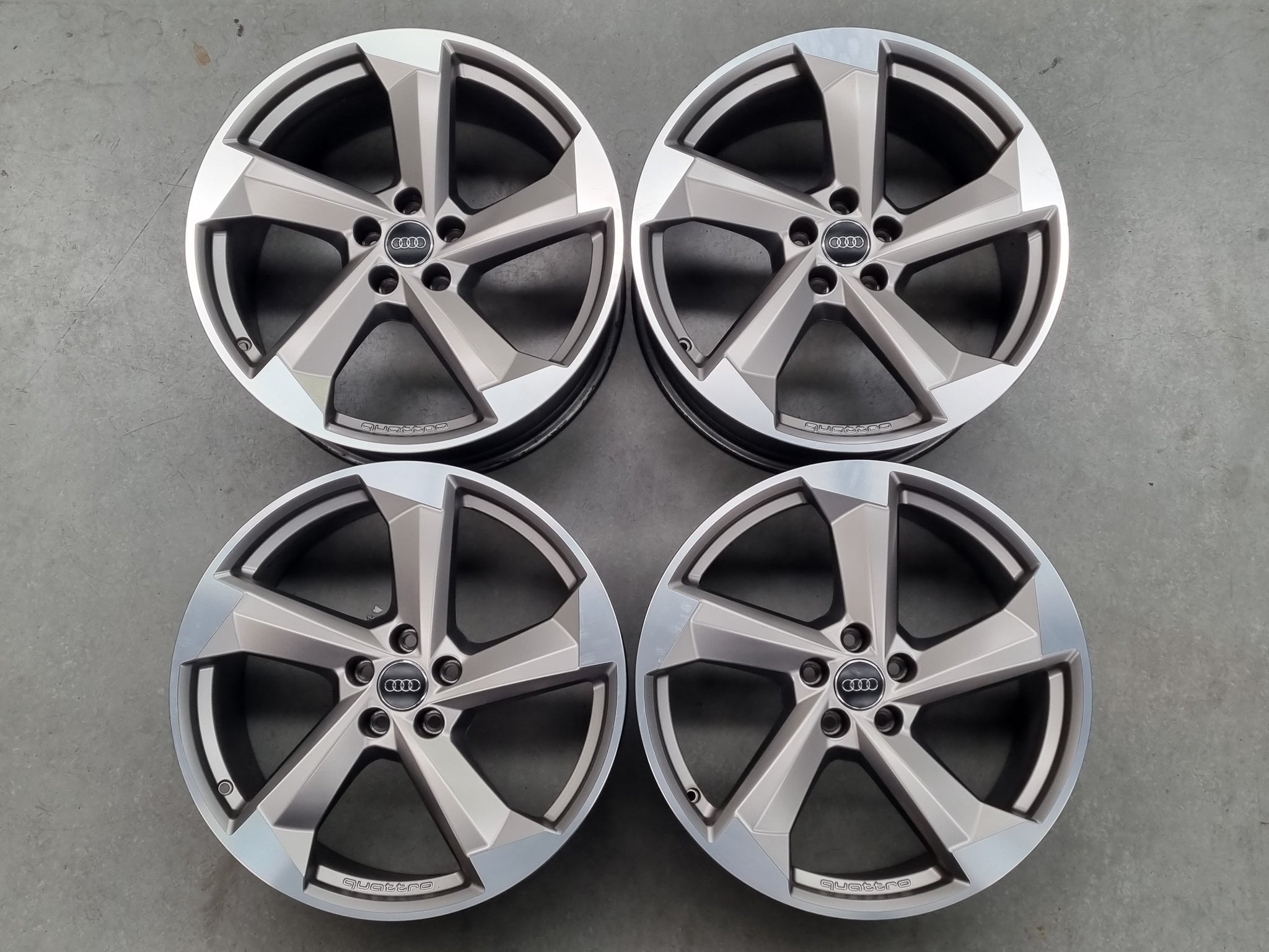 Load image into Gallery viewer, Genuine AUDI Q7 Model 4M Quattro Design 20 Inch Alloy Wheels Set of 4