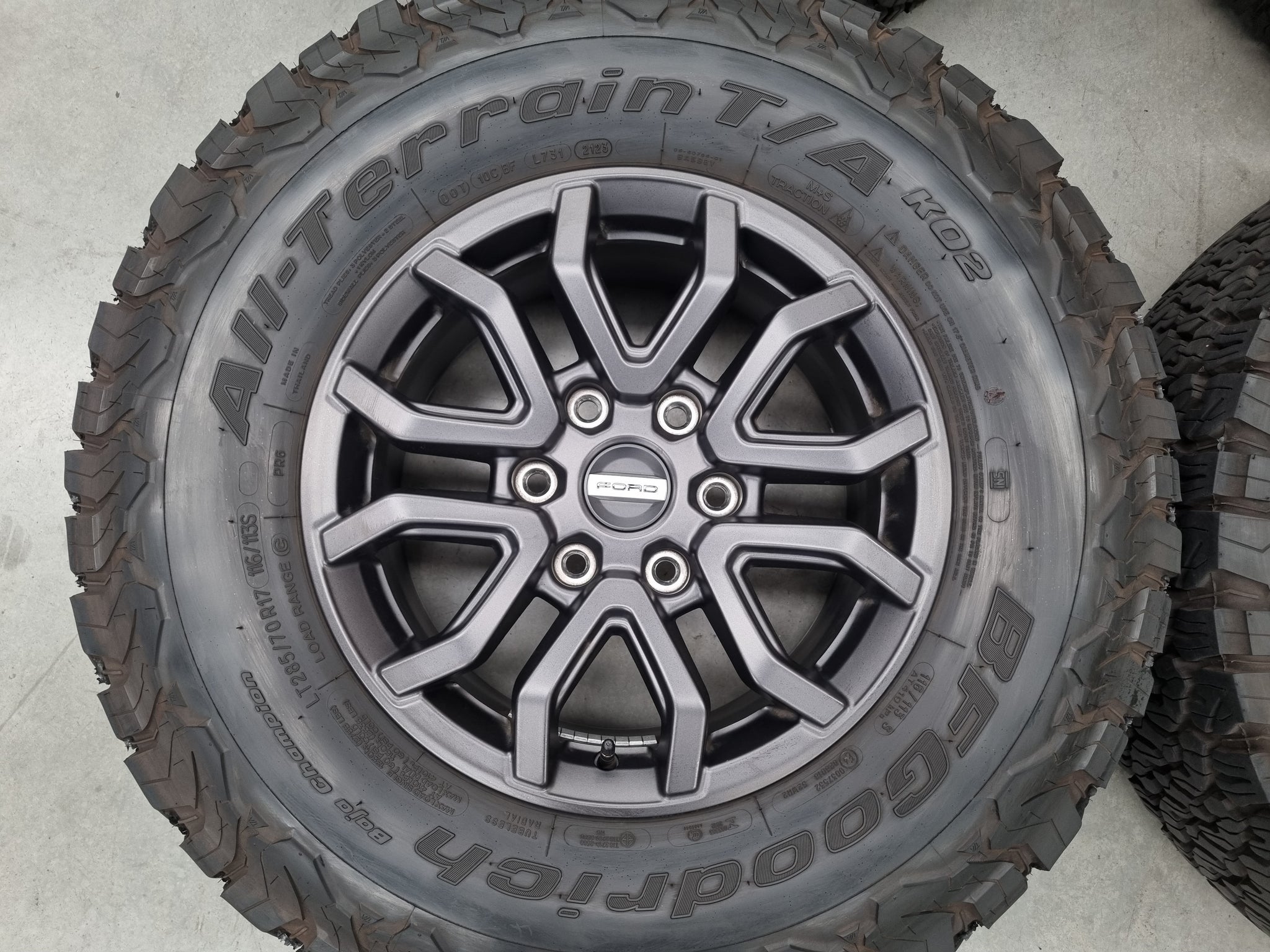 Load image into Gallery viewer, Genuine FORD Ranger Raptor 17 Inch Wheels and Tyres Set of 4