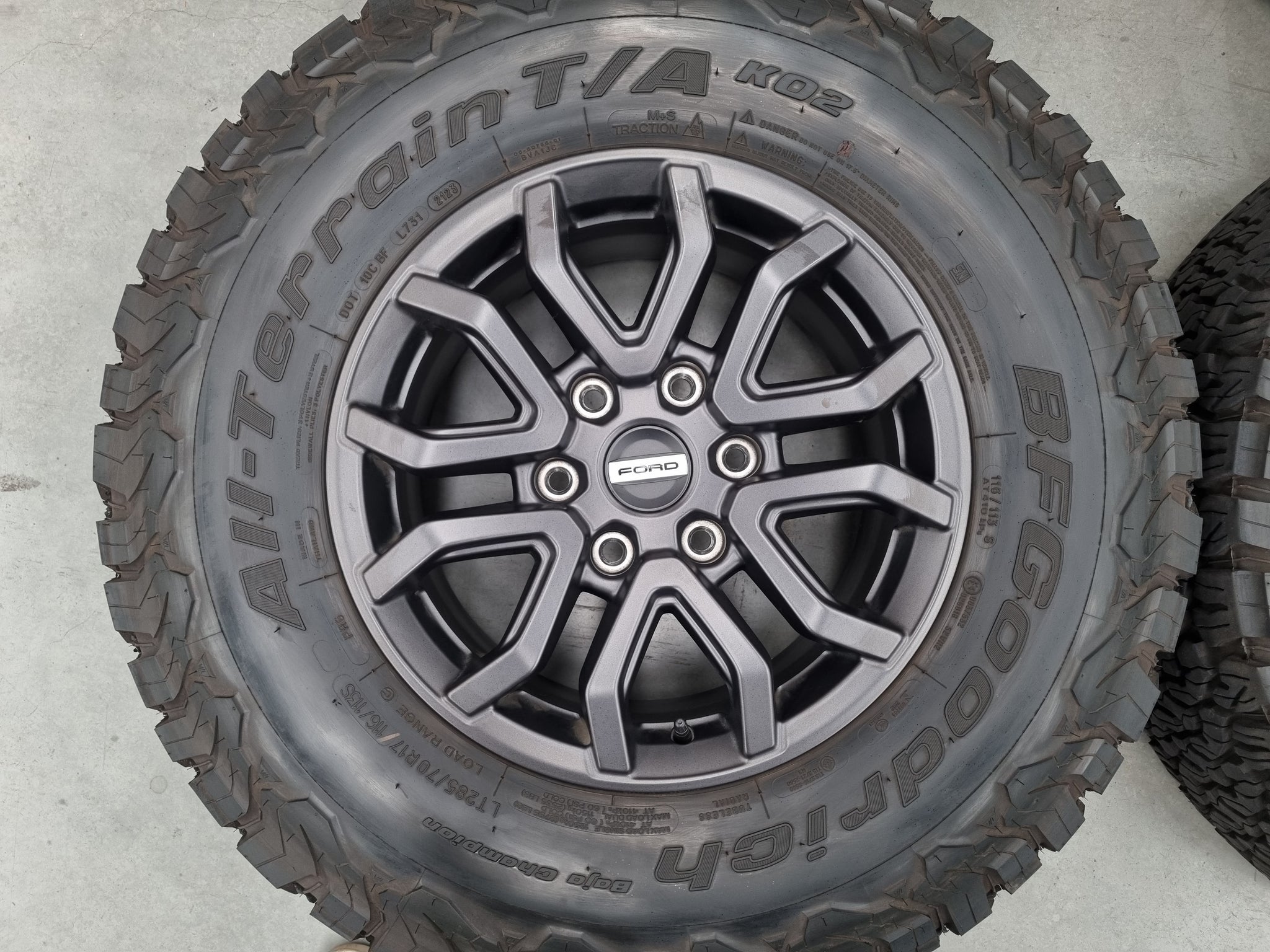 Load image into Gallery viewer, Genuine FORD Ranger Raptor 17 Inch Wheels and Tyres Set of 4