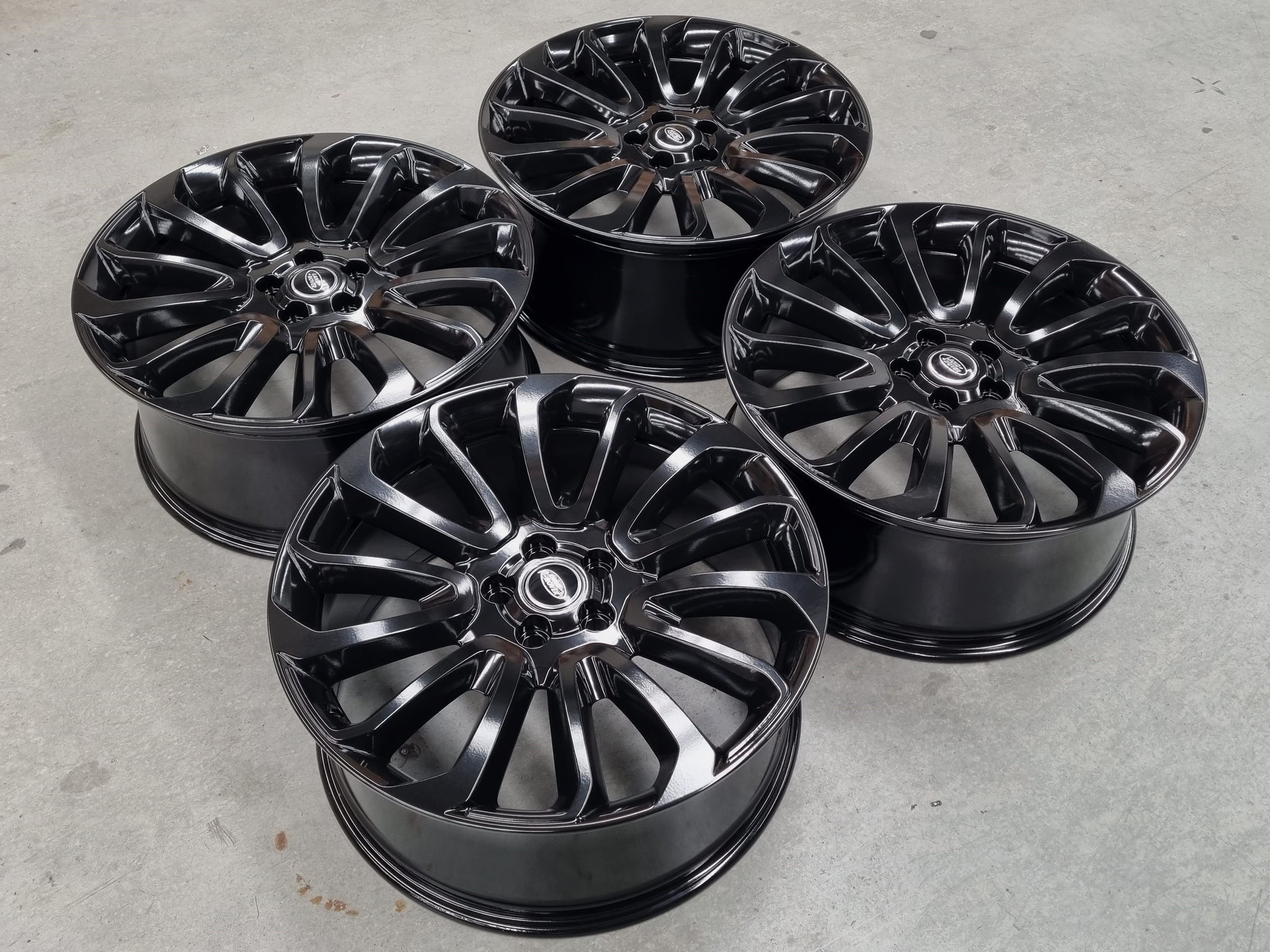Load image into Gallery viewer, Genuine Range Rover Vogue Turbine Black 22 Inch Alloy Wheels Set of 4
