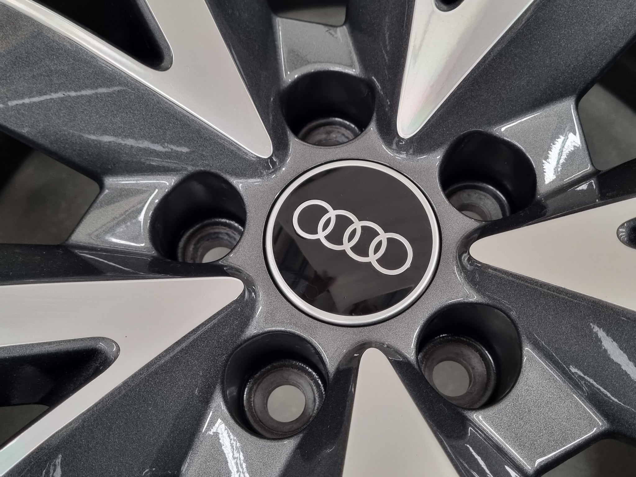 Load image into Gallery viewer, Genuine AUDI Q7 Model 4M 21 Inch Grey Machined Alloy Wheels Set of 4