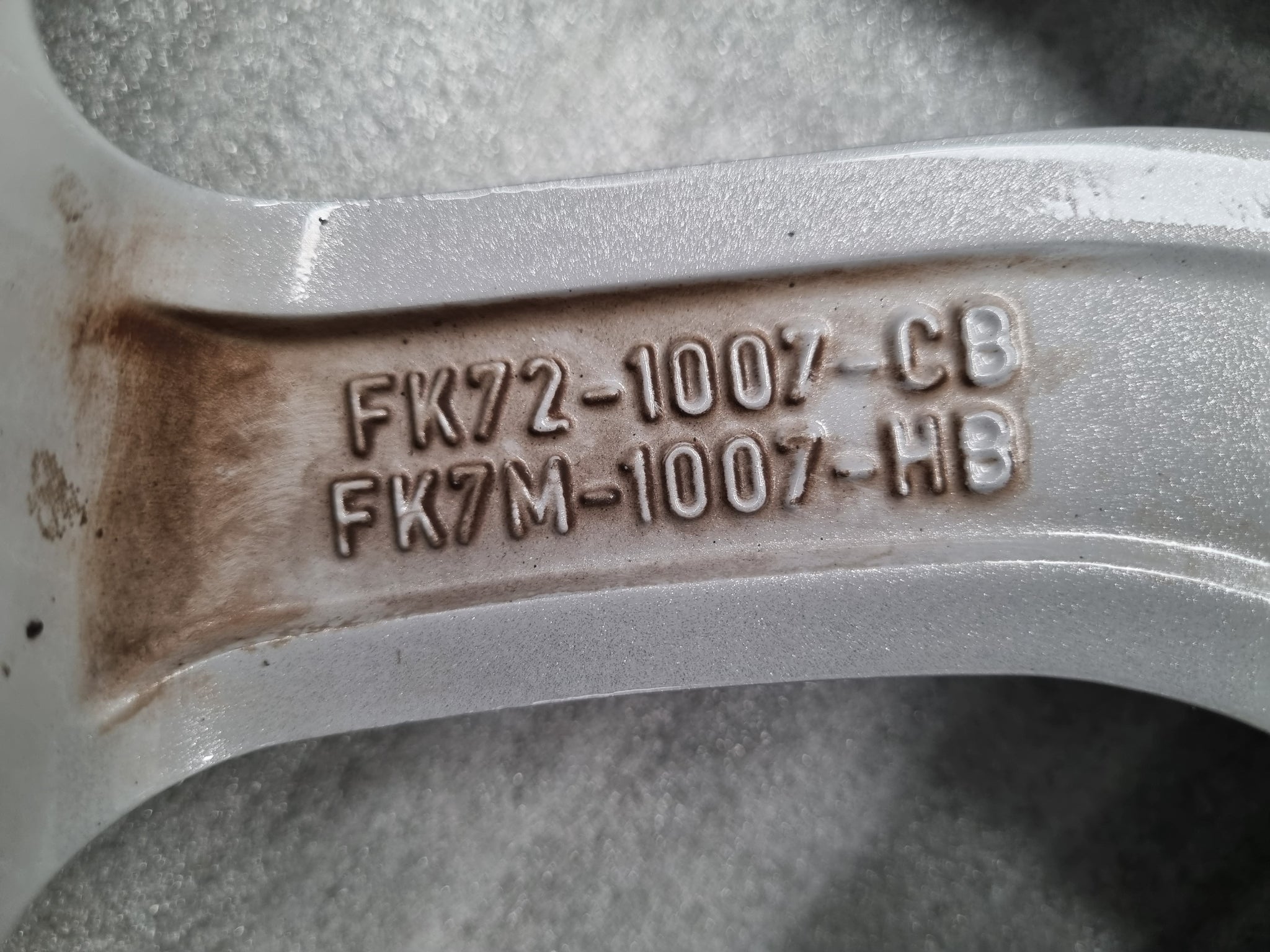 Load image into Gallery viewer, Genuine Land Rover Discovery Sport 18 Inch Alloy Wheels Set of 4