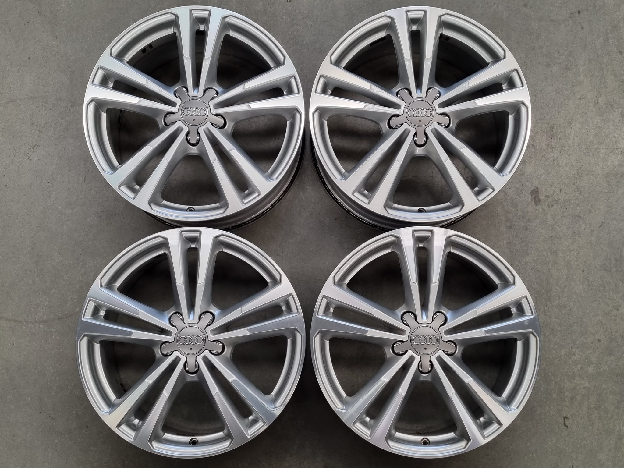 Load image into Gallery viewer, Genuine AUDI S3 Silver 2018 Model 18 Inch Alloy Wheels Set of 4