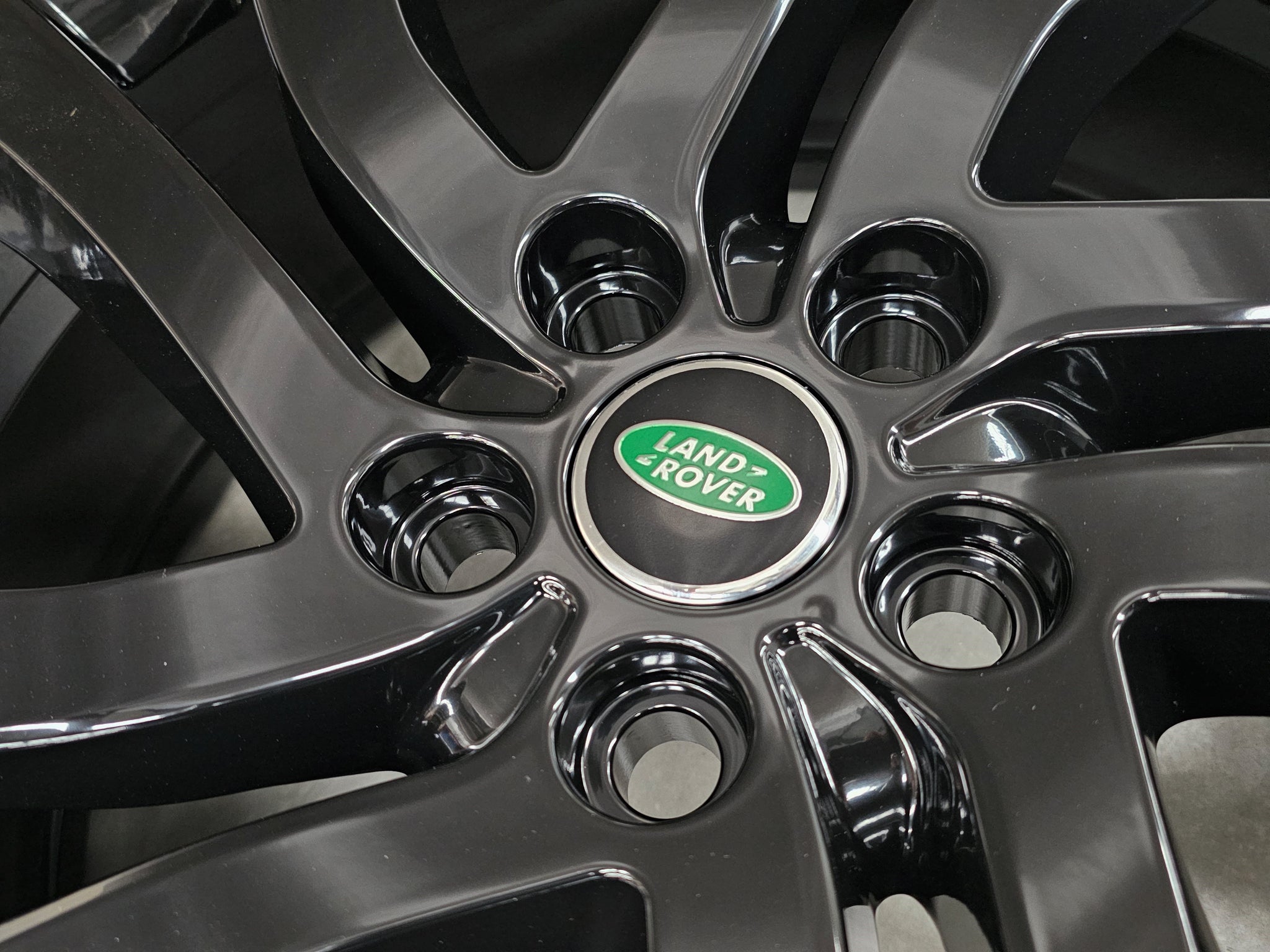 Load image into Gallery viewer, Genuine Land Rover Discovery 5 Black 20 Inch Alloy Wheels Set of 4