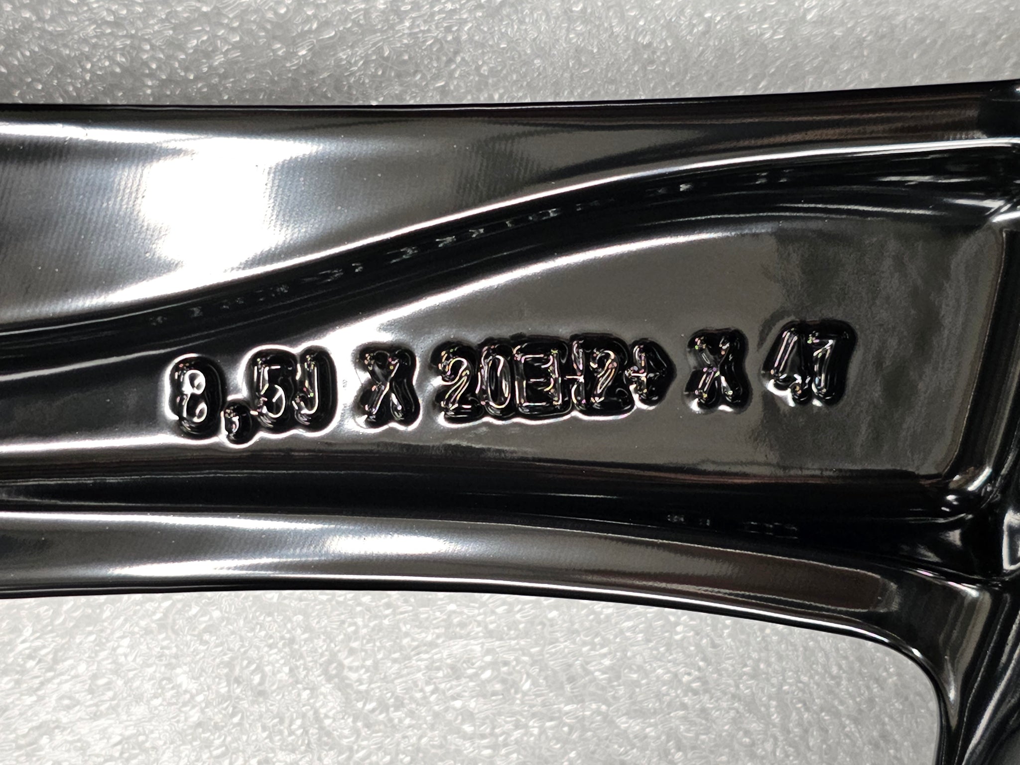 Load image into Gallery viewer, Genuine Land Rover Discovery 5 Black 20 Inch Alloy Wheels Set of 4