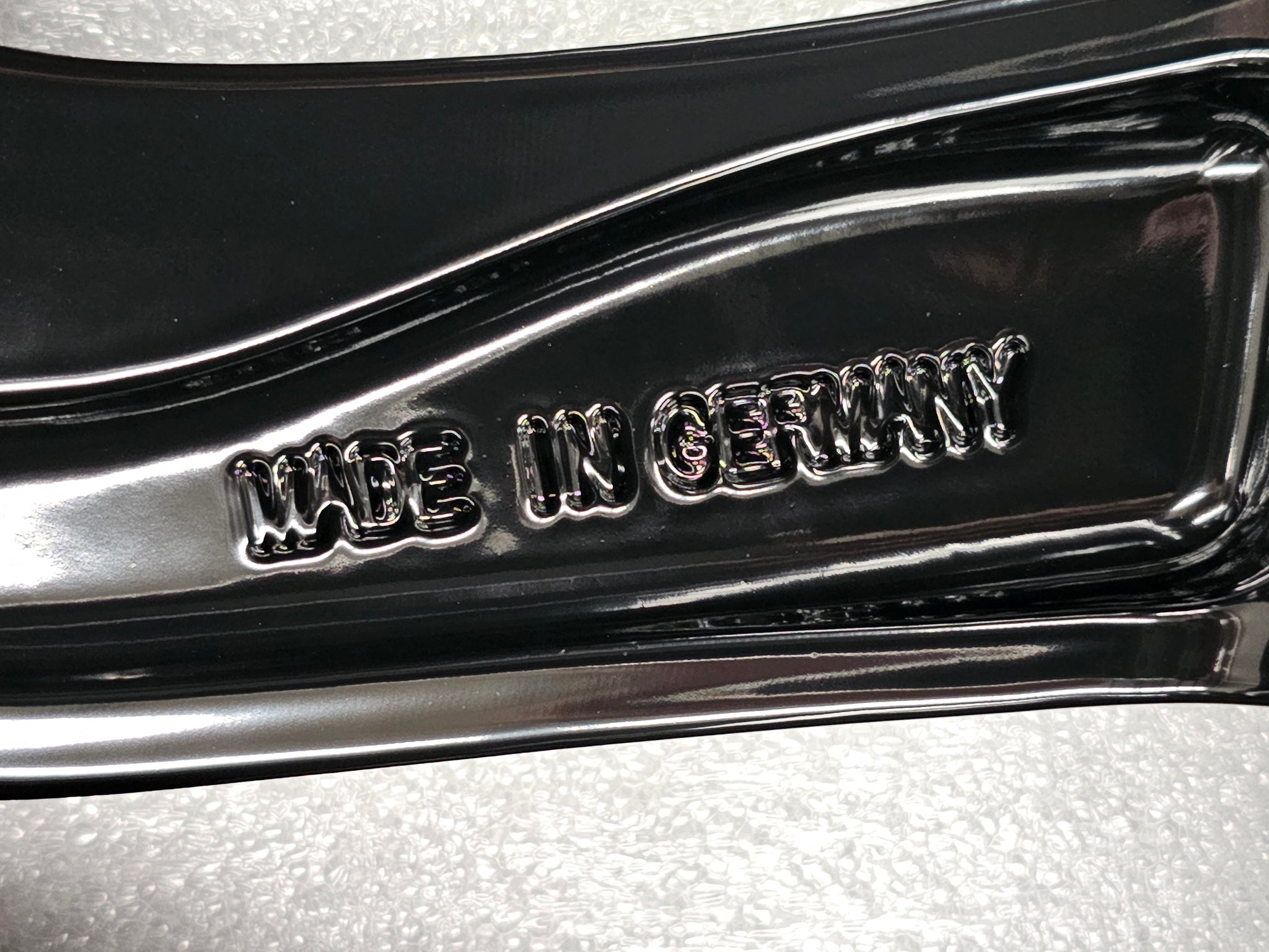 Load image into Gallery viewer, Genuine Land Rover Discovery 5 Black 20 Inch Alloy Wheels Set of 4