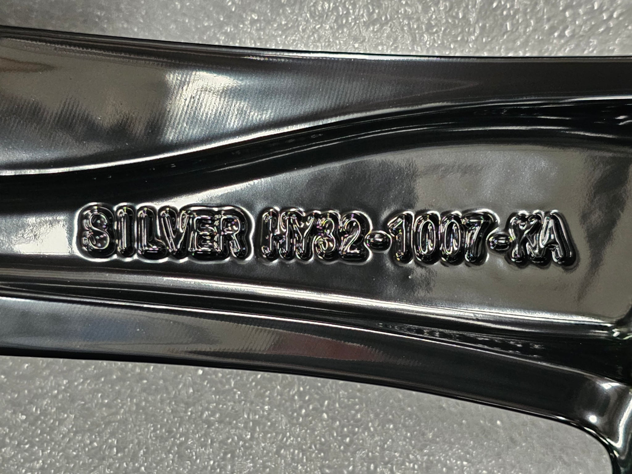 Load image into Gallery viewer, Genuine Land Rover Discovery 5 Black 20 Inch Alloy Wheels Set of 4