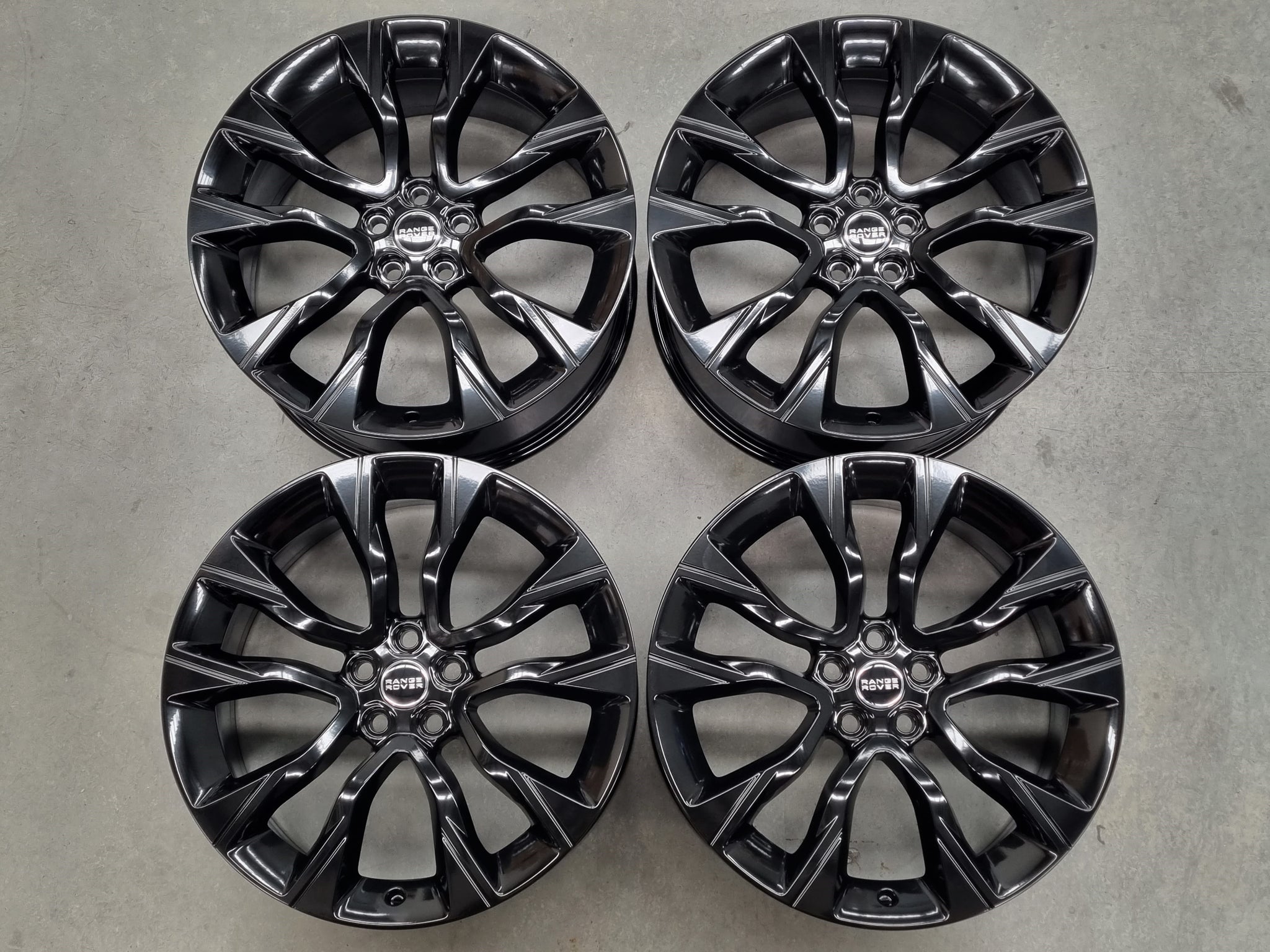 Load image into Gallery viewer, Genuine Range Rover Sport HSE 2020 Model 22 Inch Black Alloy Wheels Set of 4