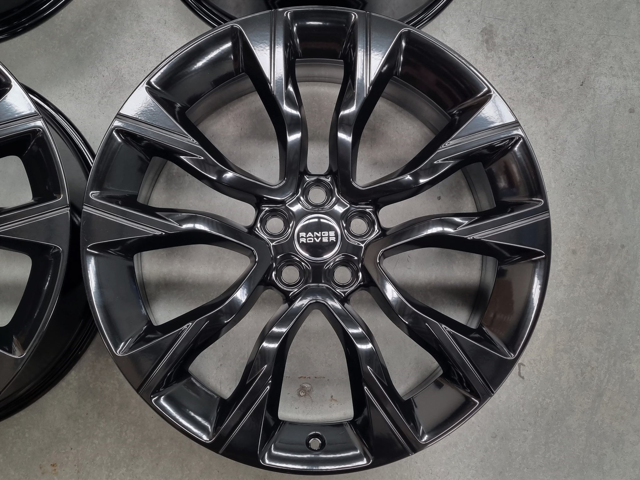 Load image into Gallery viewer, Genuine Range Rover Sport HSE 2020 Model 22 Inch Black Alloy Wheels Set of 4