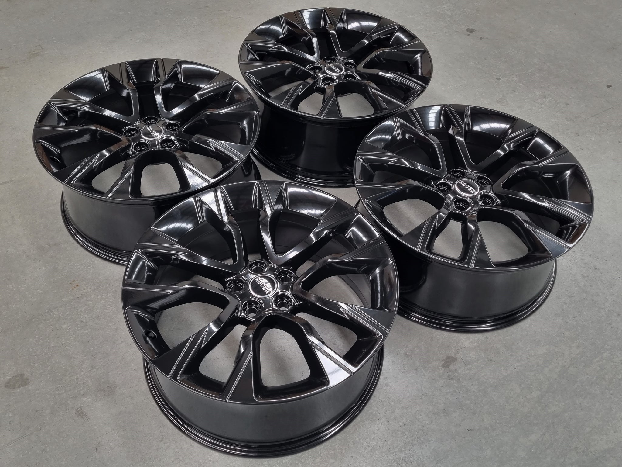 Load image into Gallery viewer, Genuine Range Rover Sport HSE 2020 Model 22 Inch Black Alloy Wheels Set of 4