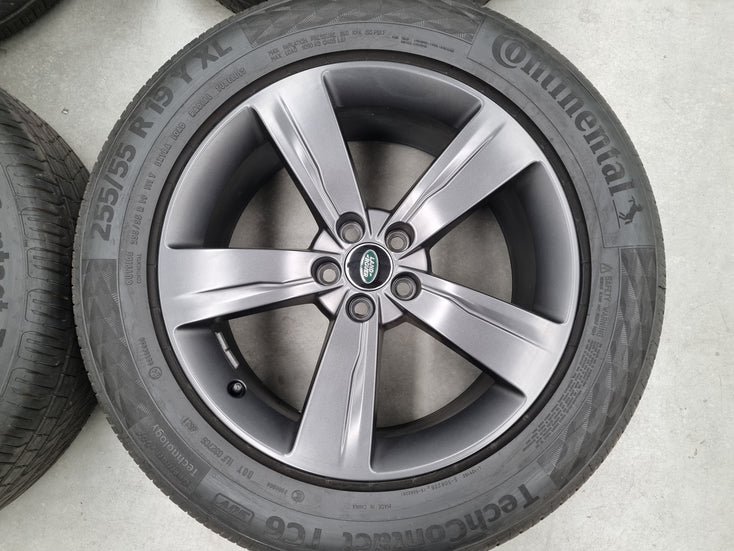 Load image into Gallery viewer, Genuine Range Rover Velar J8A2 19 Inch Wheels and Tyres Set of 4