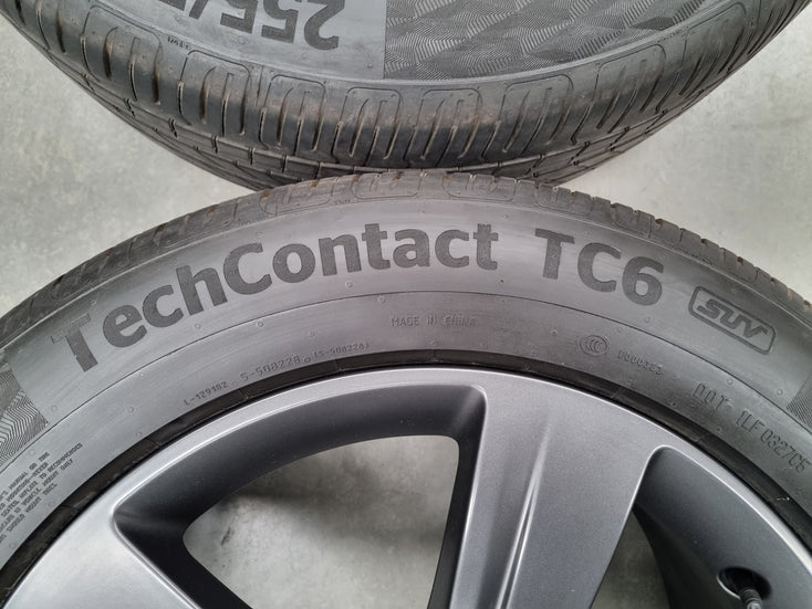 Load image into Gallery viewer, Genuine Range Rover Velar J8A2 19 Inch Wheels and Tyres Set of 4