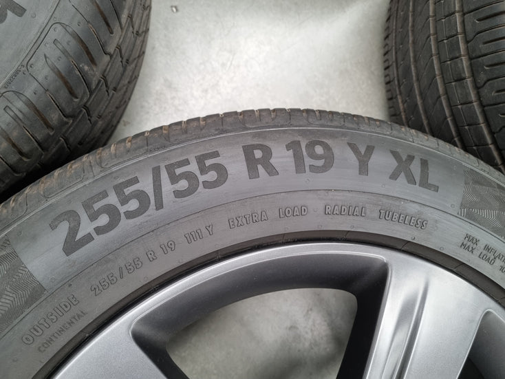 Load image into Gallery viewer, Genuine Range Rover Velar J8A2 19 Inch Wheels and Tyres Set of 4