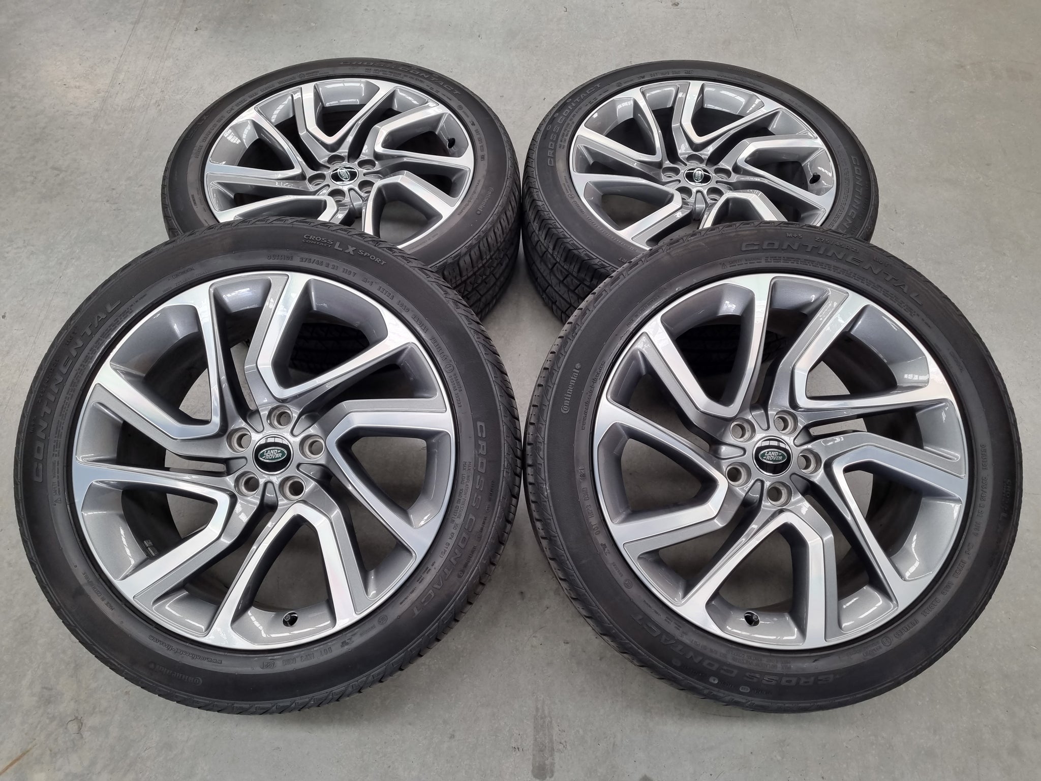 Load image into Gallery viewer, Genuine Range Rover Sport 21 Inch JK62 Grey Machined Wheels and Tyres Set of 4
