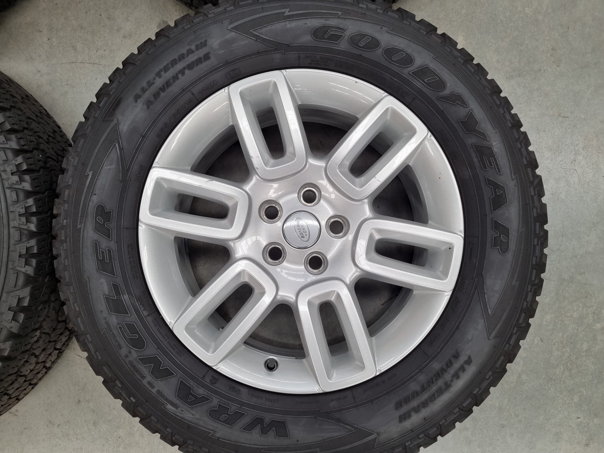 Genuine Land Rover Defender L663 Silver 19 Inch Wheels and Tyres Set o ...
