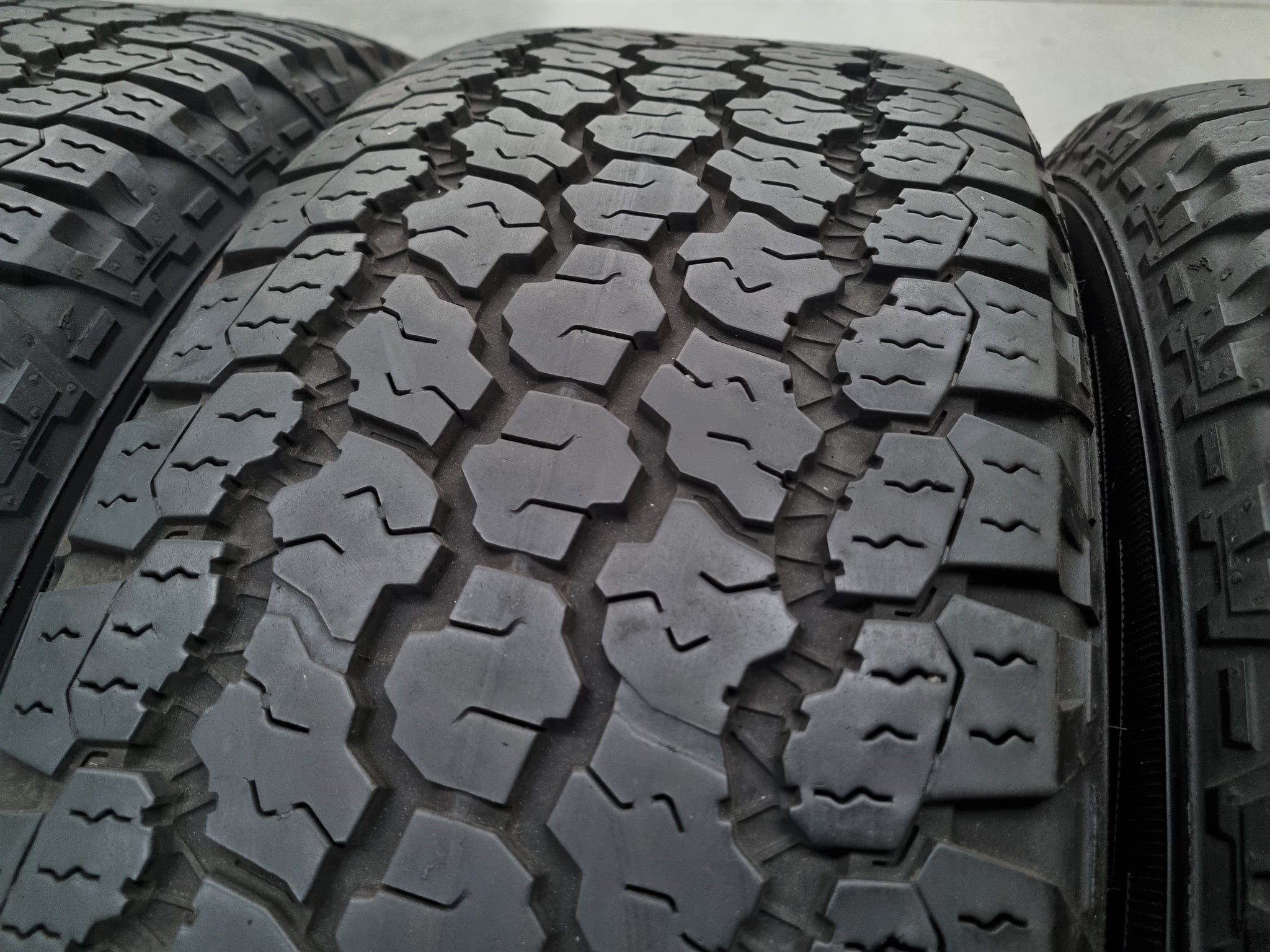 Load image into Gallery viewer, Genuine Land Rover Defender L663 Silver 19 Inch Wheels and Tyres Set of 5
