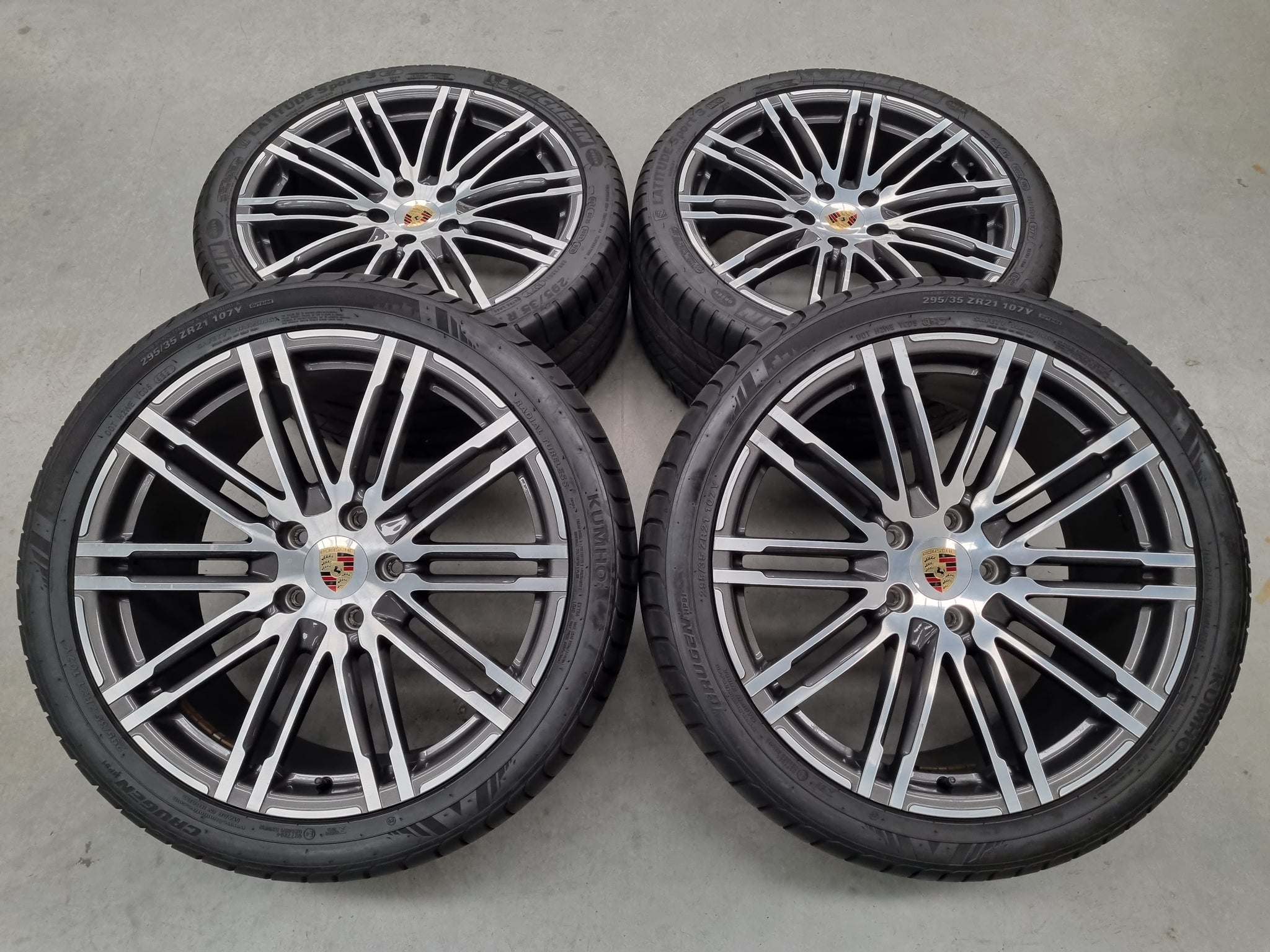 Load image into Gallery viewer, Genuine Porsche Cayenne Turbo 21 Inch Wheels and Tyres Set of 4
