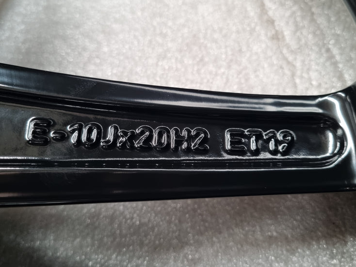 Load image into Gallery viewer, Genuine Porsche Macan 2021 Model 20 Inch Black Wheels Set of 4