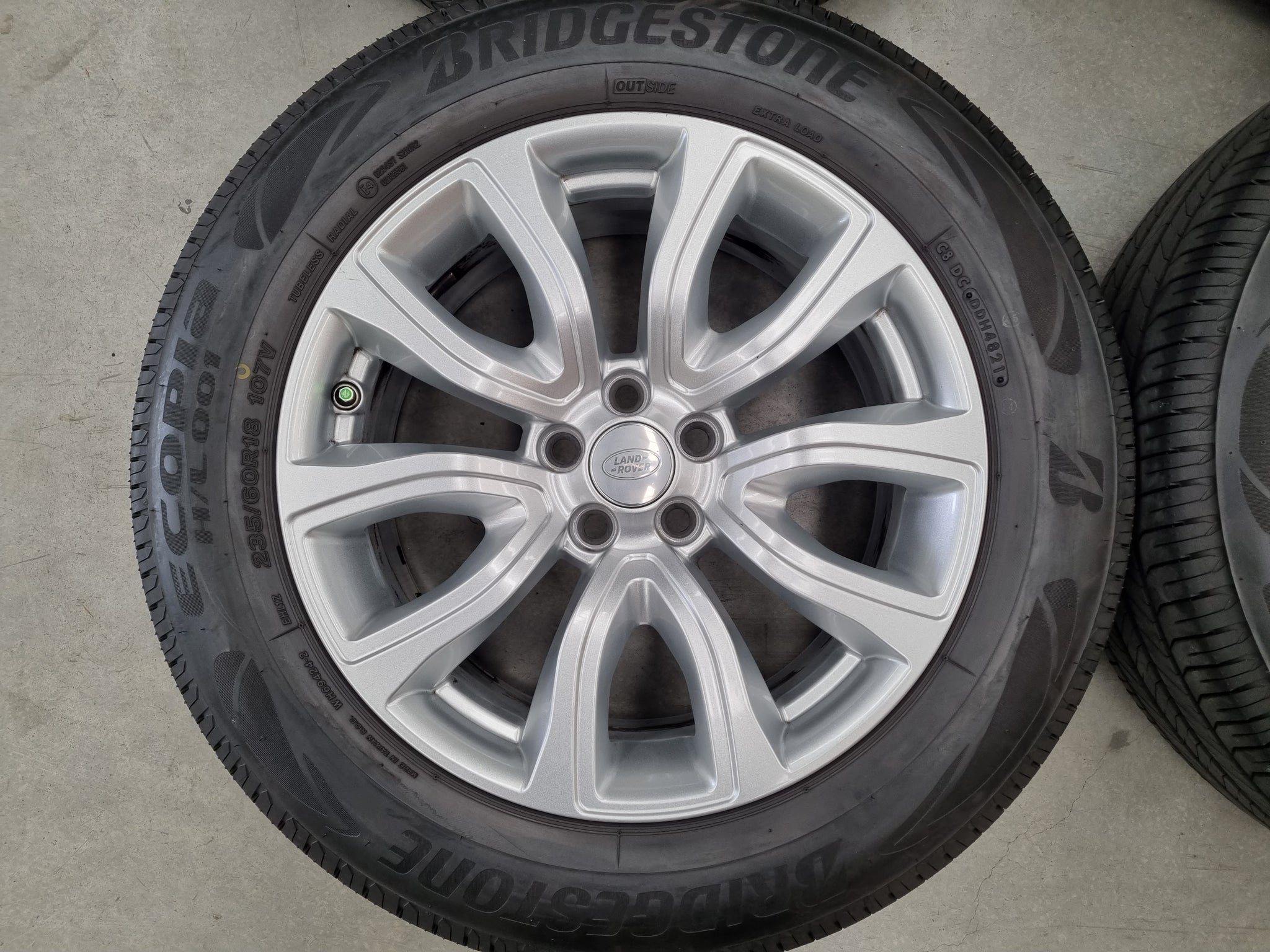Load image into Gallery viewer, Genuine Range Rover Evoque EJ32 18 Inch Wheels and Bridgestone Tyres Set of 4
