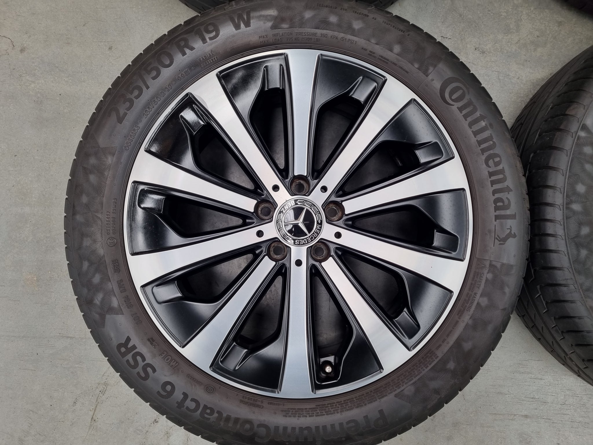 Load image into Gallery viewer, Genuine Mercedes Benz GLB X247 19 Inch Wheels and Tyres Set of 4
