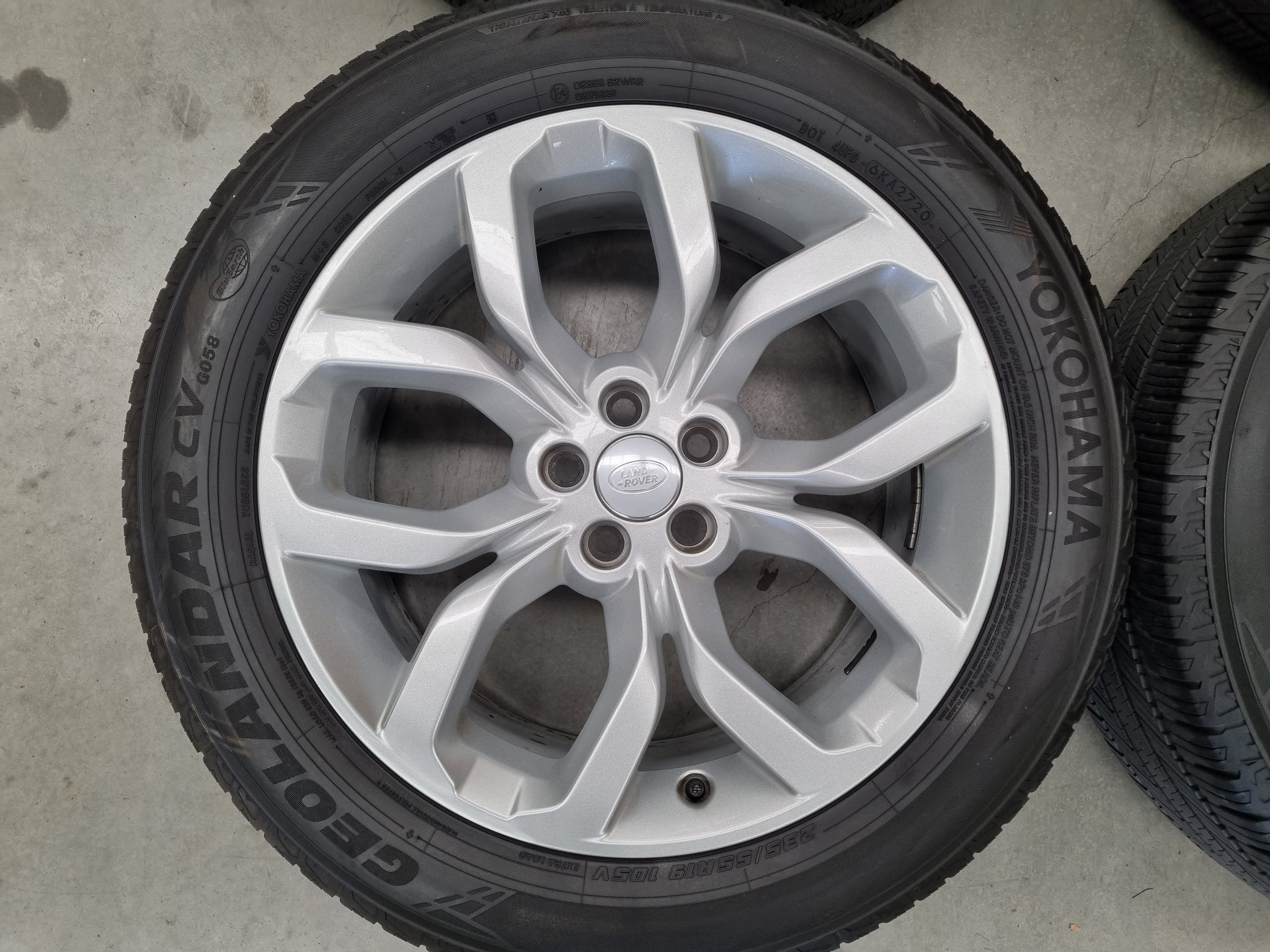 Load image into Gallery viewer, Genuine Land Rover Discovery Sport 19 Inch Wheels and Tyres Set of 4
