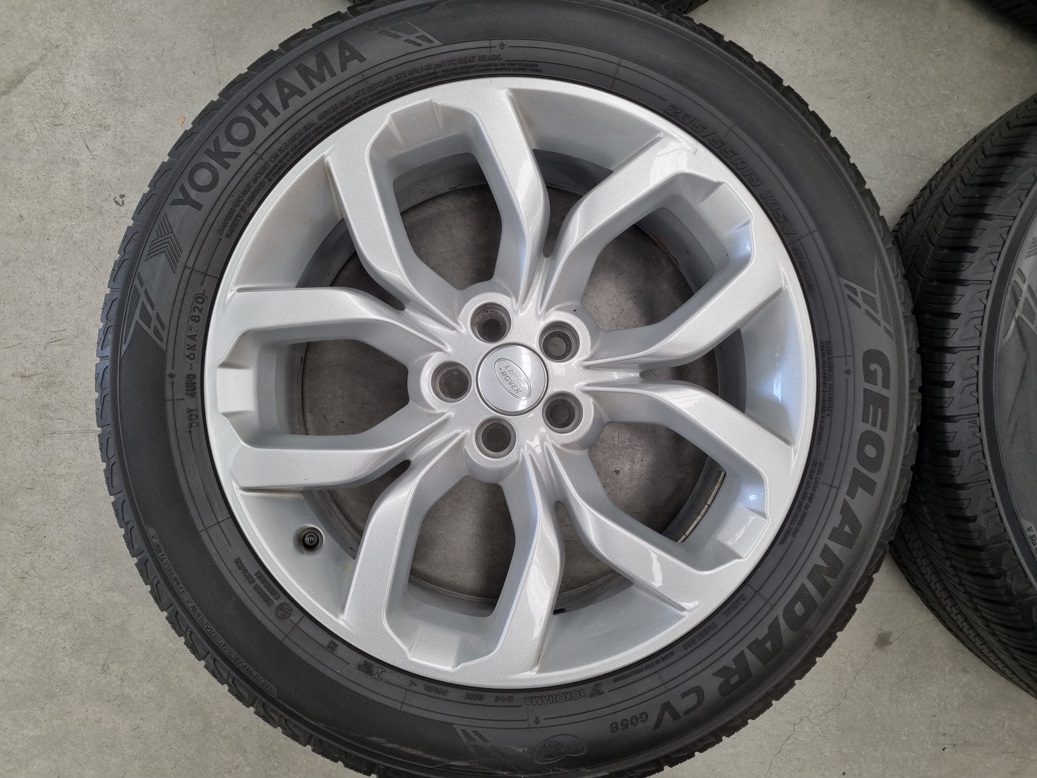 Load image into Gallery viewer, Genuine Land Rover Discovery Sport 19 Inch Wheels and Tyres Set of 4
