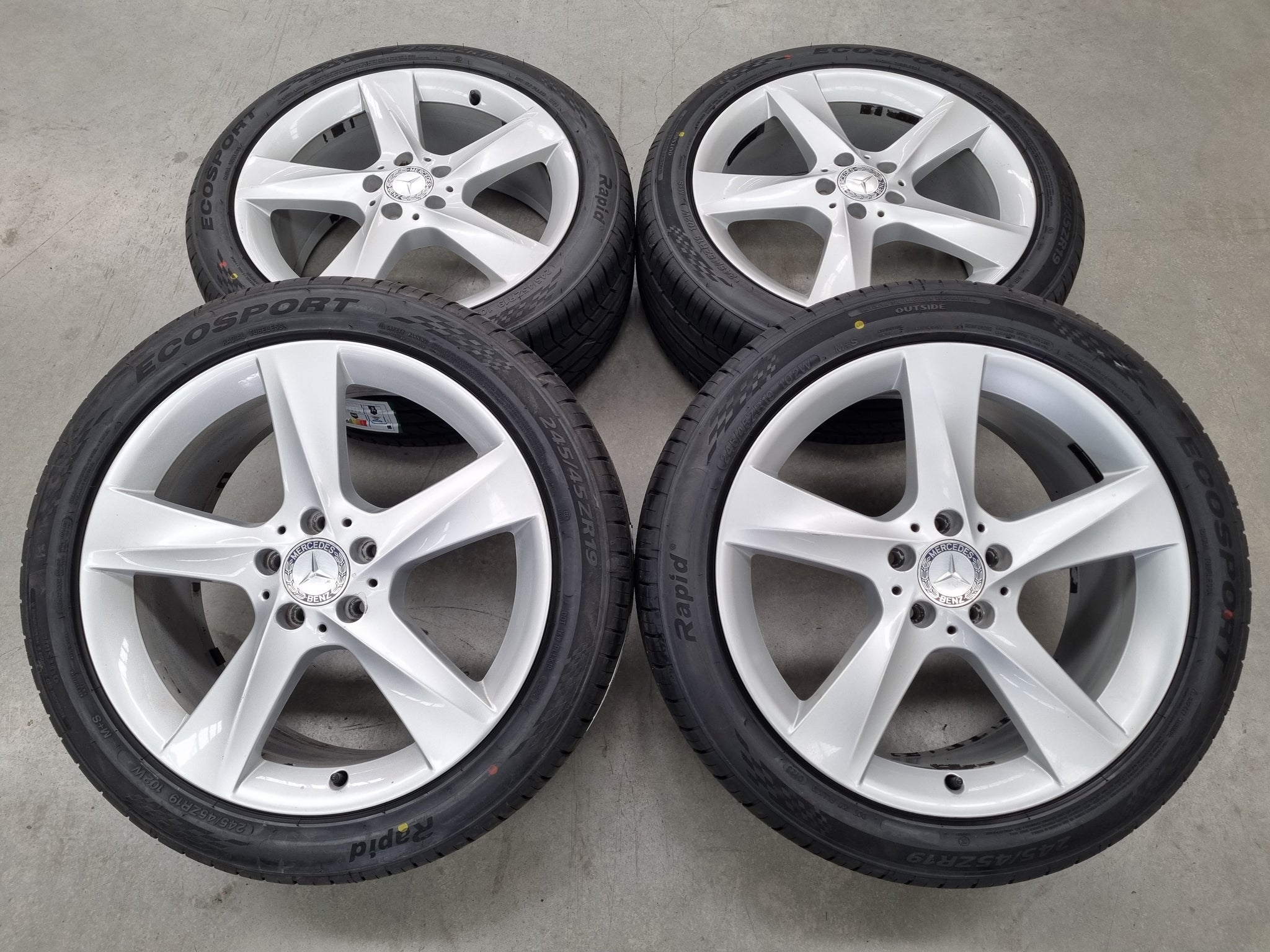 Load image into Gallery viewer, Genuine Mercedes Benz V-Class Viano Vito 19 Inch Wheels and Tyres Set of 4

