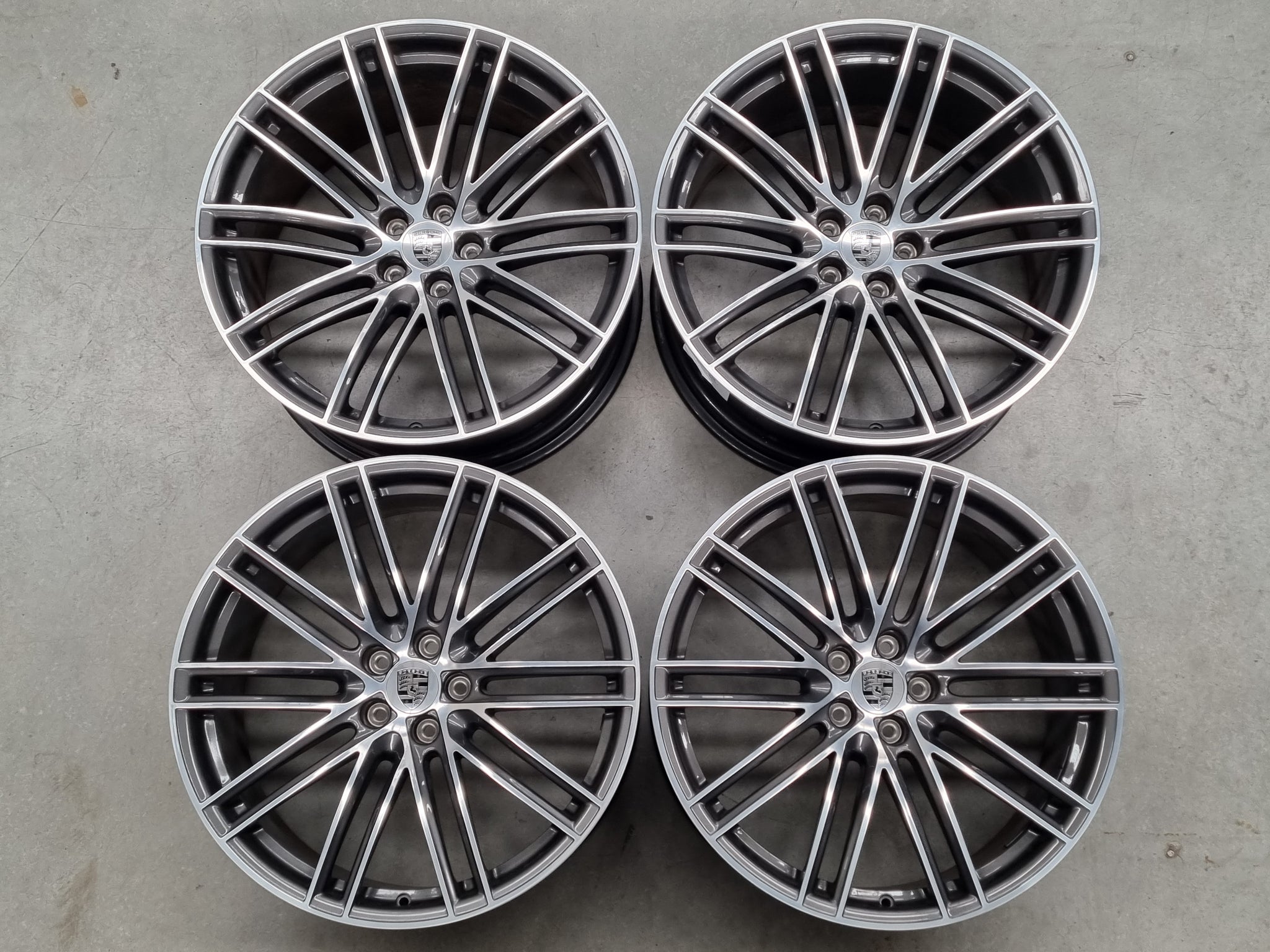 Load image into Gallery viewer, Genuine Porsche Macan 2022 Turbo 21 Inch Wheels Set of 4
