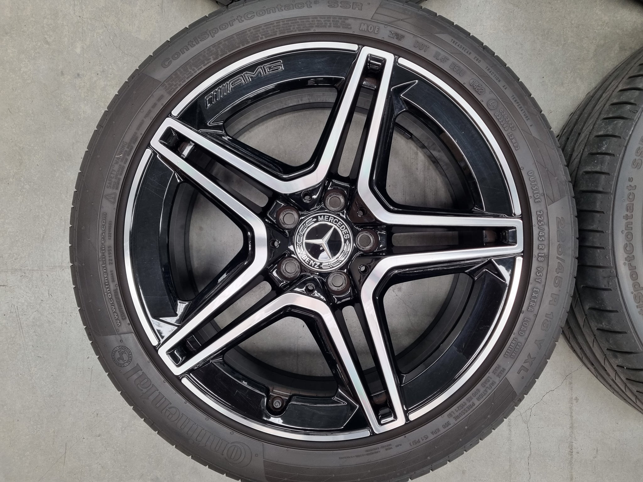 Load image into Gallery viewer, Genuine Mercedes Benz AMG A250 W177 18 Inch Wheels and Tyres Set of 4
