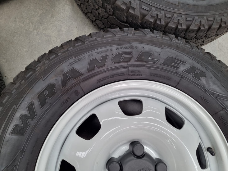 Load image into Gallery viewer, Genuine Land Rover Defender L663 Steel White 18 Inch Wheels and Tyres Set of 5