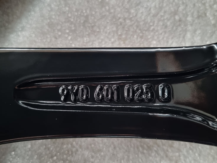 Load image into Gallery viewer, Genuine Porsche Cayenne 2020 Turbo 21 Inch Black Wheels Set of 4