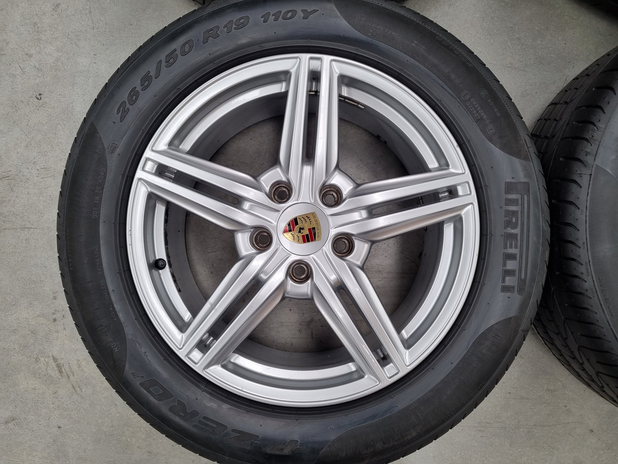 Load image into Gallery viewer, Genuine Porsche Cayenne 19 Inch Wheels and Pirelli Tyres Set of 4
