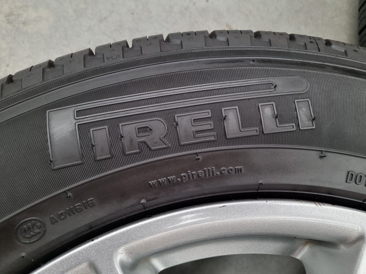 Load image into Gallery viewer, Genuine Range Rover Evoque BJ32 18 Inch Wheels and Tyres Set of 4