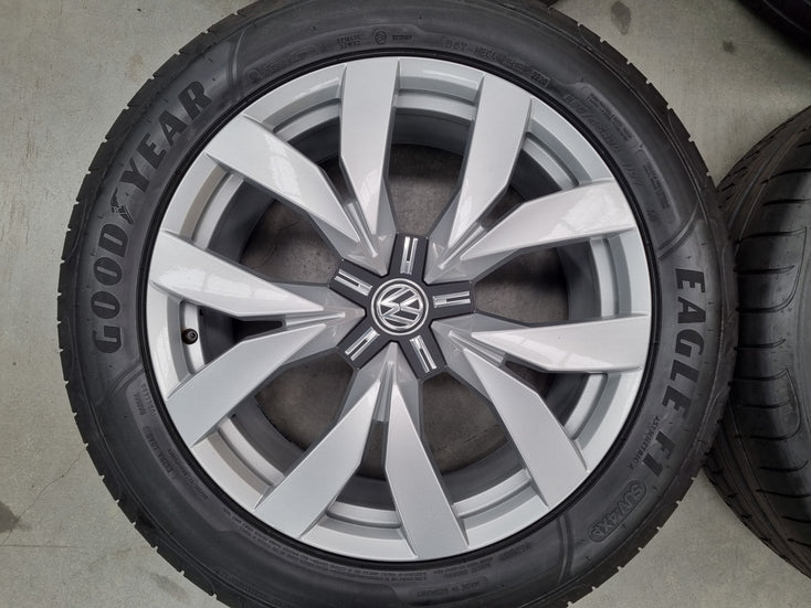 Load image into Gallery viewer, Genuine Volkswagen Touareg CR 20 Inch Wheels and Tyres Set of 4