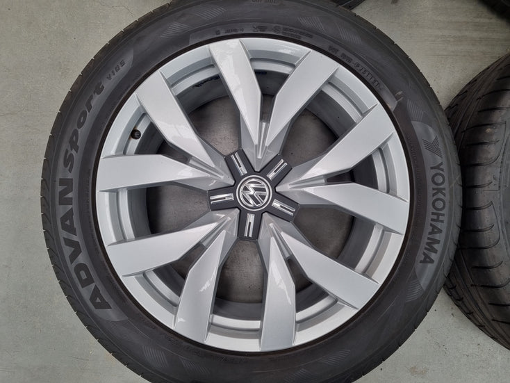 Load image into Gallery viewer, Genuine Volkswagen Touareg CR 20 Inch Wheels and Tyres Set of 4
