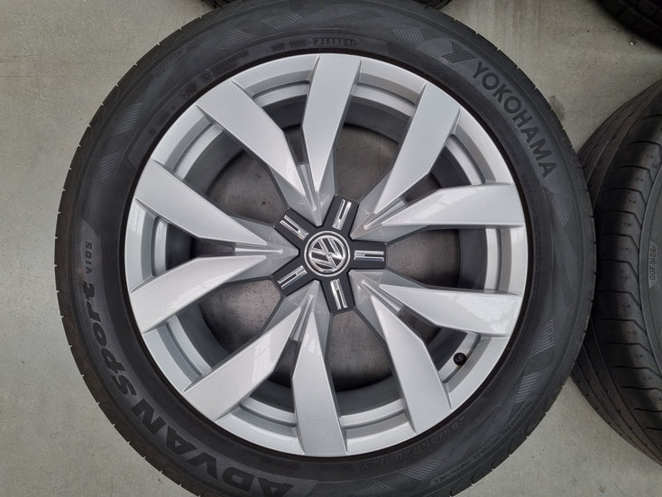 Load image into Gallery viewer, Genuine Volkswagen Touareg CR 20 Inch Wheels and Tyres Set of 4