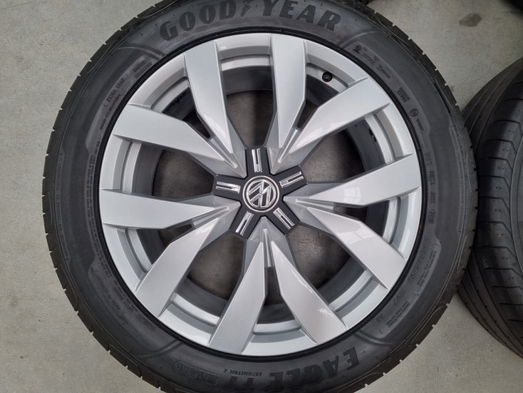 Load image into Gallery viewer, Genuine Volkswagen Touareg CR 20 Inch Wheels and Tyres Set of 4