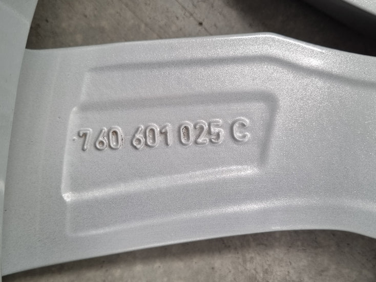 Load image into Gallery viewer, Genuine Volkswagen Touareg CR 20 Inch Wheels and Tyres Set of 4