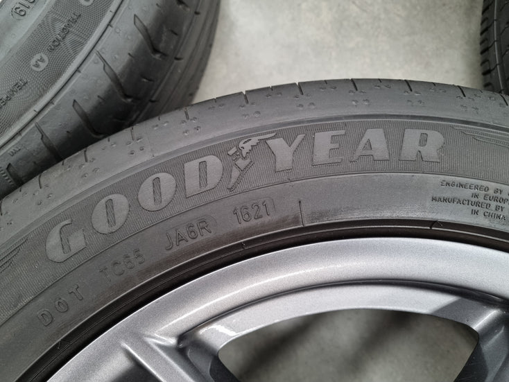Load image into Gallery viewer, Genuine Porsche 987 Boxster 17 Inch Wheels and Tyres Set of 4