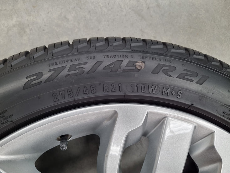 Load image into Gallery viewer, Genuine Range Rover Sport 21 Inch DK62 Silver Wheel and Tyre Single