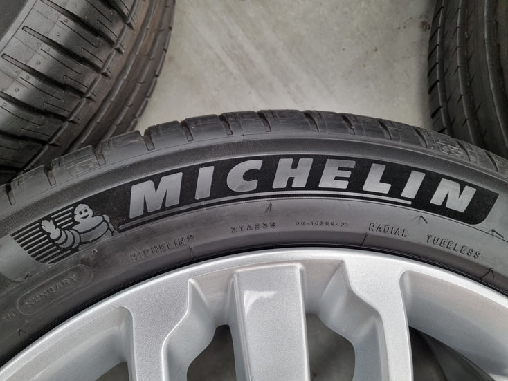 Load image into Gallery viewer, Genuine Range Rover Sport 21 Inch DK62 Silver Wheels and Tyres Set of 4