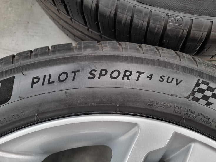Load image into Gallery viewer, Genuine Range Rover Sport 21 Inch DK62 Silver Wheels and Tyres Set of 4