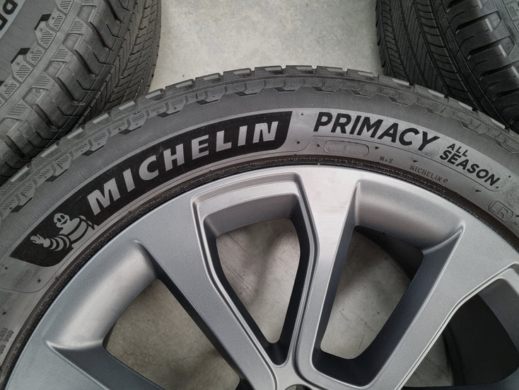 Load image into Gallery viewer, Genuine Range Rover Sport 21 Inch 2023 Model Wheels and Tyres Set of 4