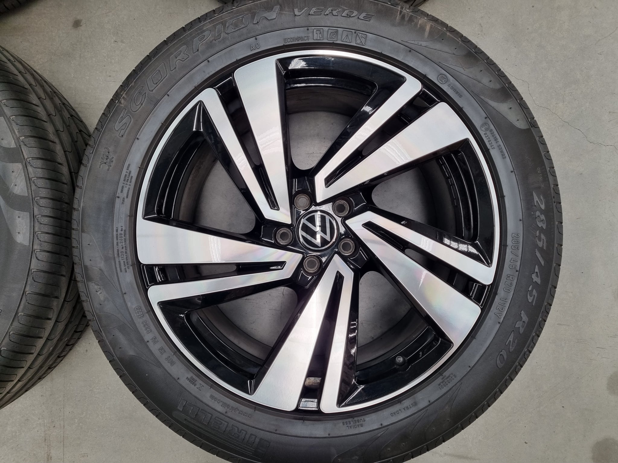 Touareg R50 Rim Genuine Volkswagen Touareg CR 20 Inch Nevada R-Line Wheels and Tyres S ...