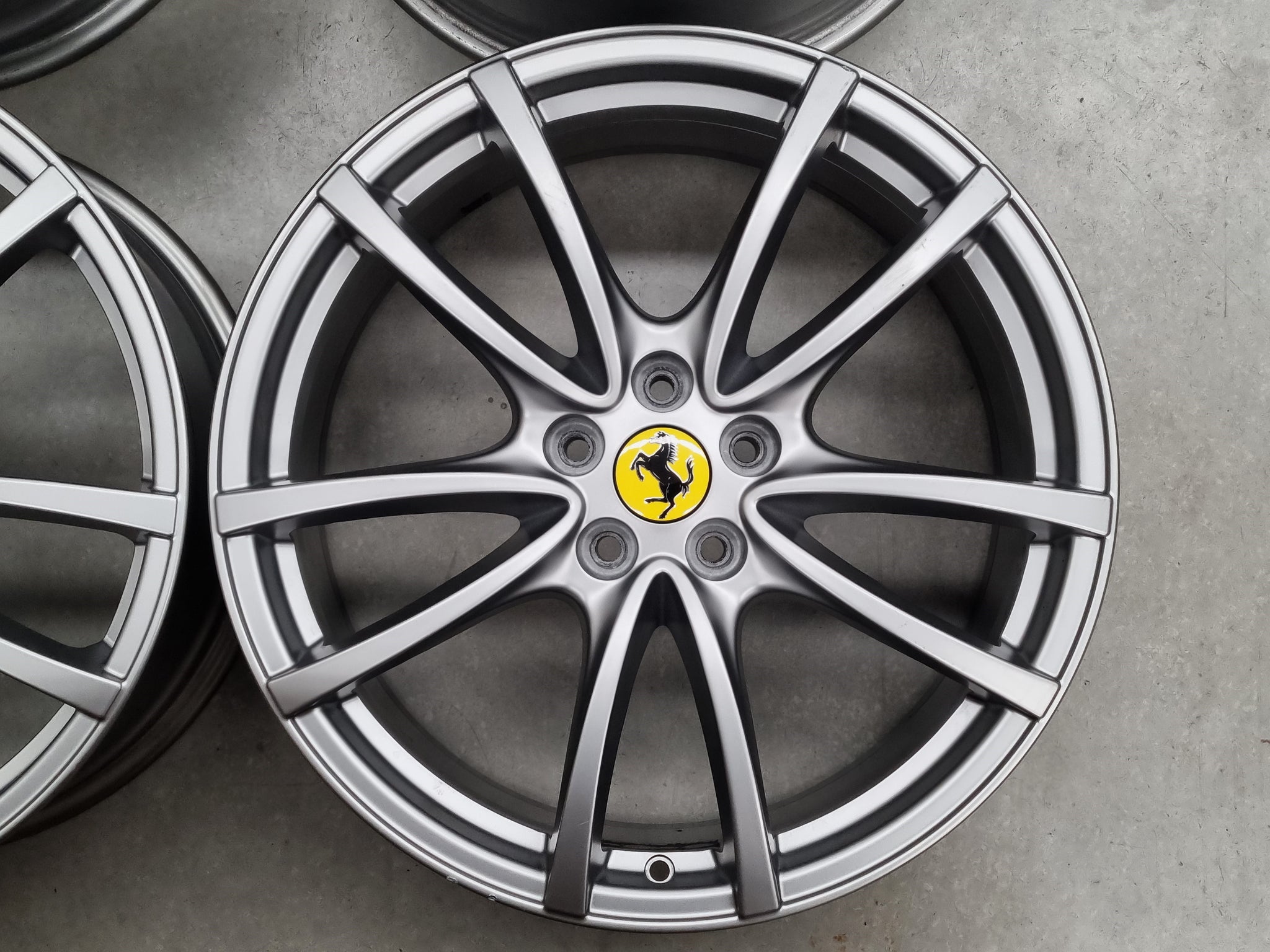 Ferrari F430 19インチ純正アルミホイール タイヤ付き 【公式通販】