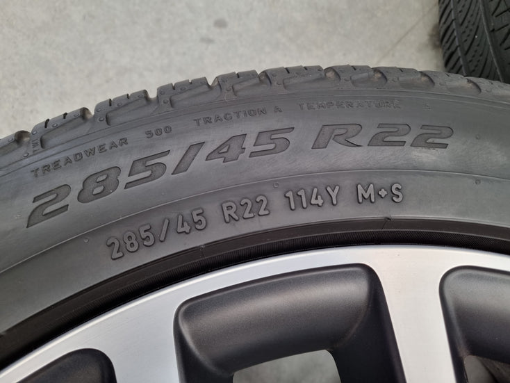 Load image into Gallery viewer, Genuine Range Rover Sport 22 Inch 2023 Model Wheels and Tyres Set of 4