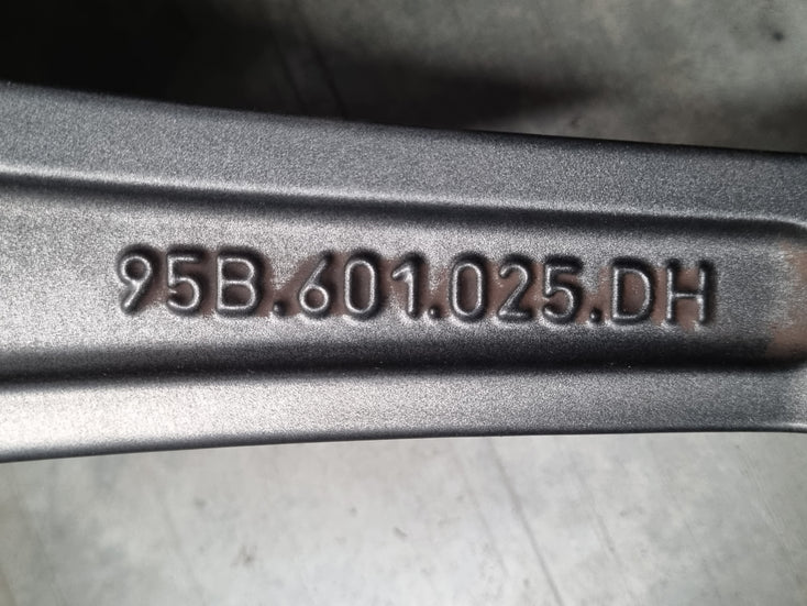 Load image into Gallery viewer, Genuine Porsche Macan 2021 Model 20 Inch Wheels and Tyres Set of 4