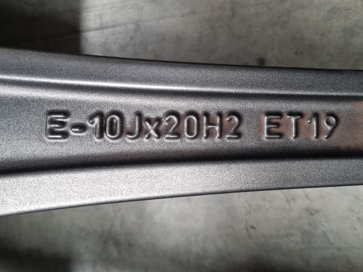 Load image into Gallery viewer, Genuine Porsche Macan 2021 Model 20 Inch Wheels and Tyres Set of 4