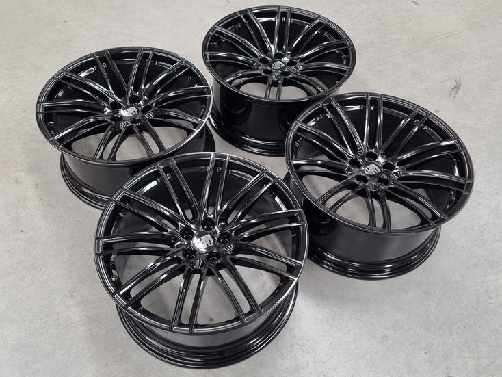 Load image into Gallery viewer, Genuine Porsche Macan 2022 Turbo Black 21 Inch Wheels Set of 4
