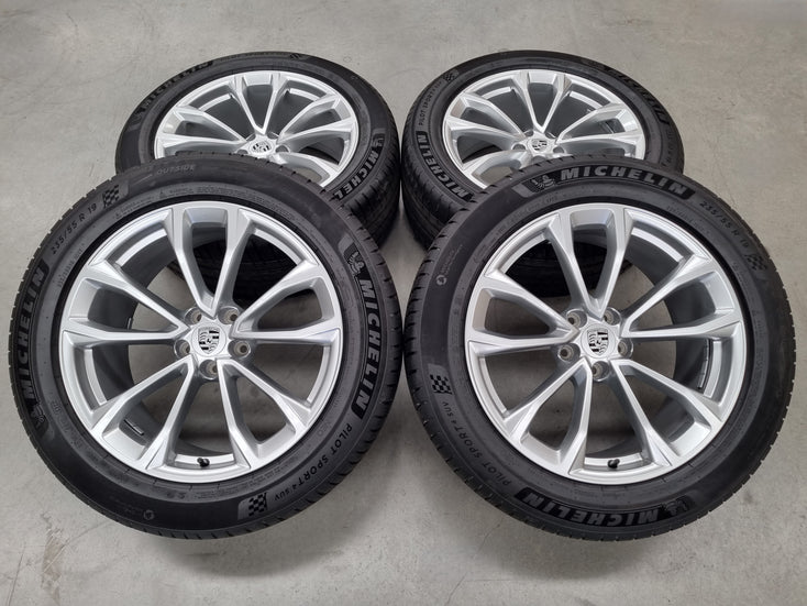 Load image into Gallery viewer, Genuine Porsche Macan 2022 Model 19 Inch Wheels and Tyres Set of 4